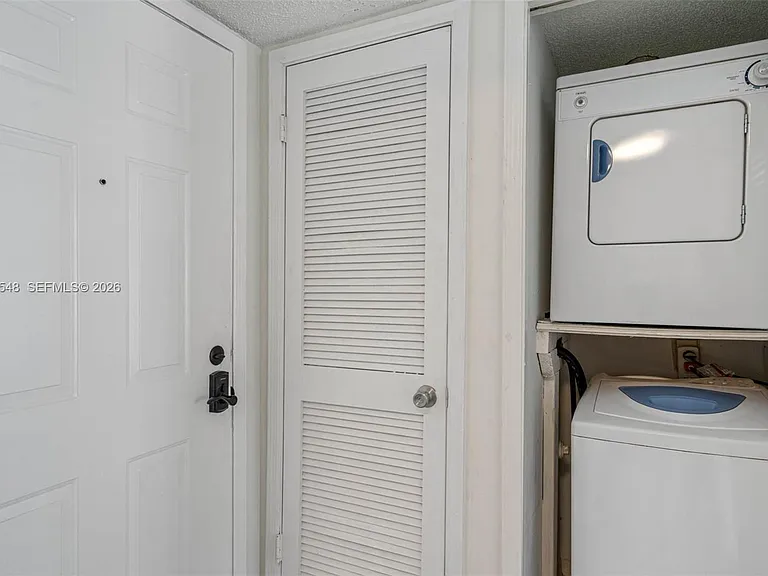1000 W Horatio St #114 — Photo 18