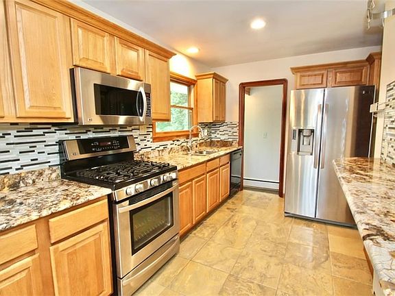 3rd image of 4720 Eastview Dr