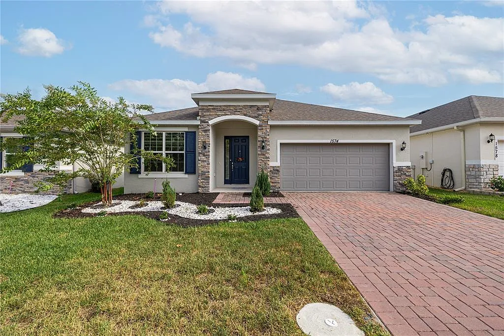 4 bed, 2.0 bath, 2110 sqft, $2,700 — Photo 1