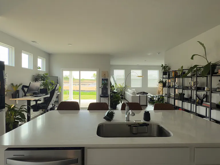 2042 Oak Pl — Photo 8