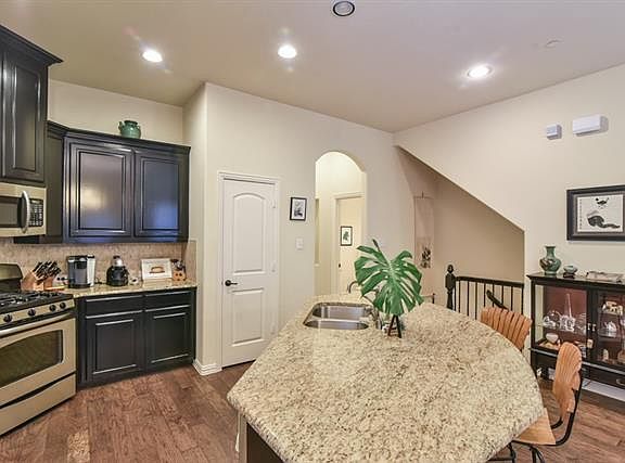 3rd image of 6433 Naples Dr