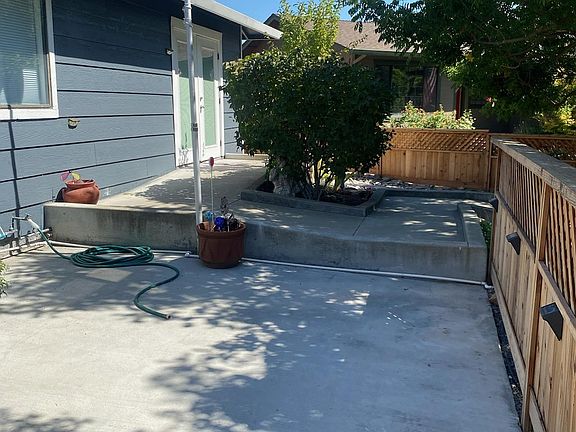 2nd image of 416 Kelsey Ct