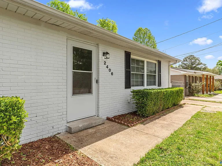 2406 Yorkshire Dr SW — Photo 4
