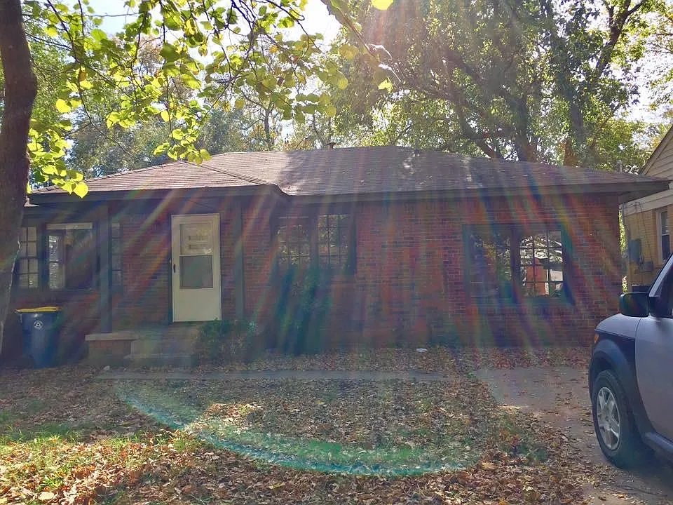 3 bed, 1.5 bath, 1066 sqft, $1,250 — Photo 2
