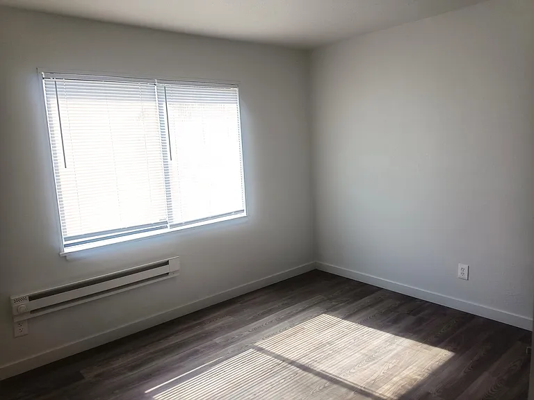 1335 S 5th Ave — Photo 9
