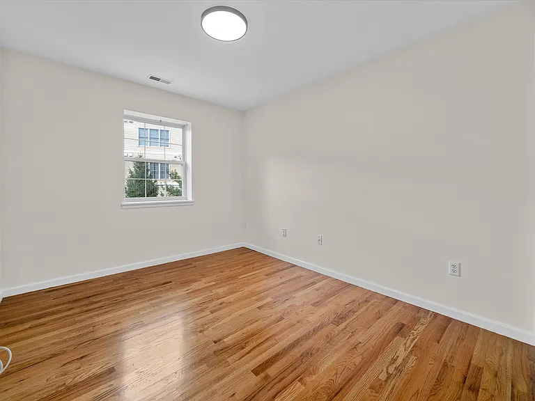 10-12 Chestnut St #304A — Photo 26