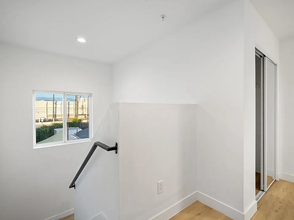 1029 Lord St
