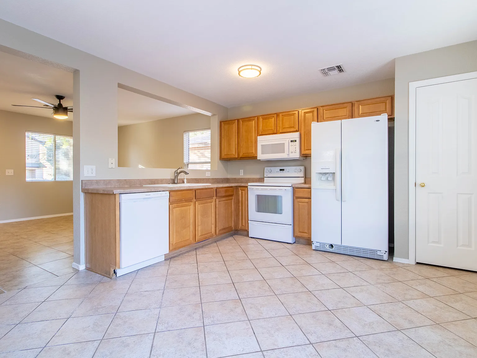 3 bed, 1212 sqft, $1,450 — Photo 2