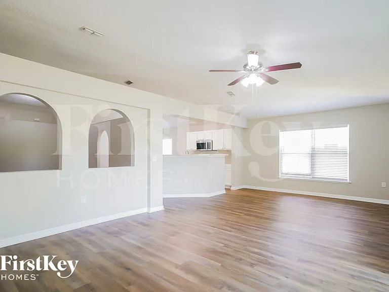 117 King Arthur Ct — Photo 3