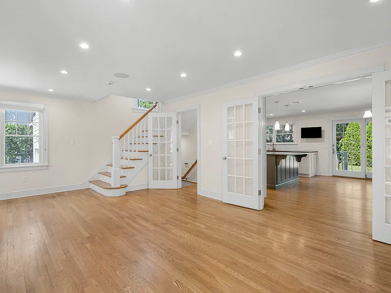 26 Vanderburgh Ave — Photo 10