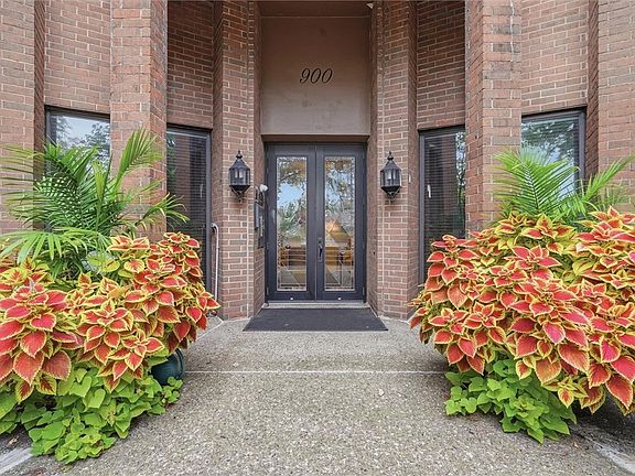 2nd image of 900 Washington Rd APT 202