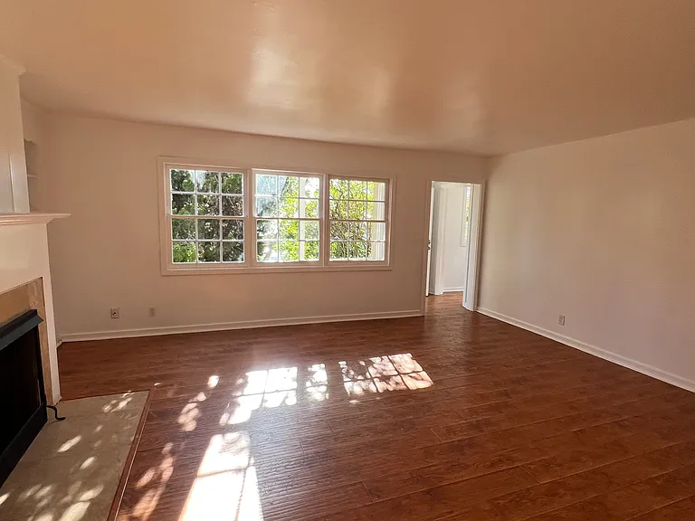 2200 S Coast Hwy #D — Photo 5