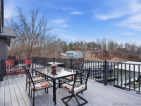 5th image of 637 Castle Garden Rd