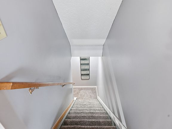 3rd image of 6498 Chablis Dr