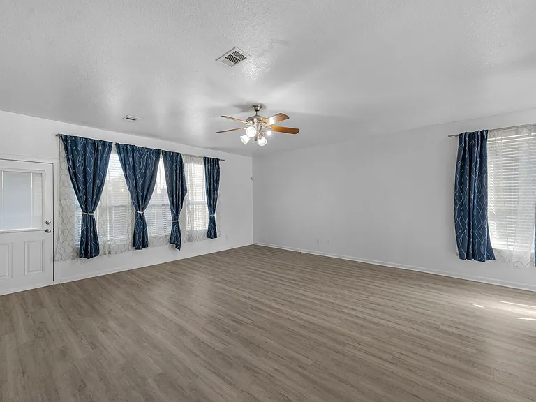 4810 Jarl Ct — Photo 7