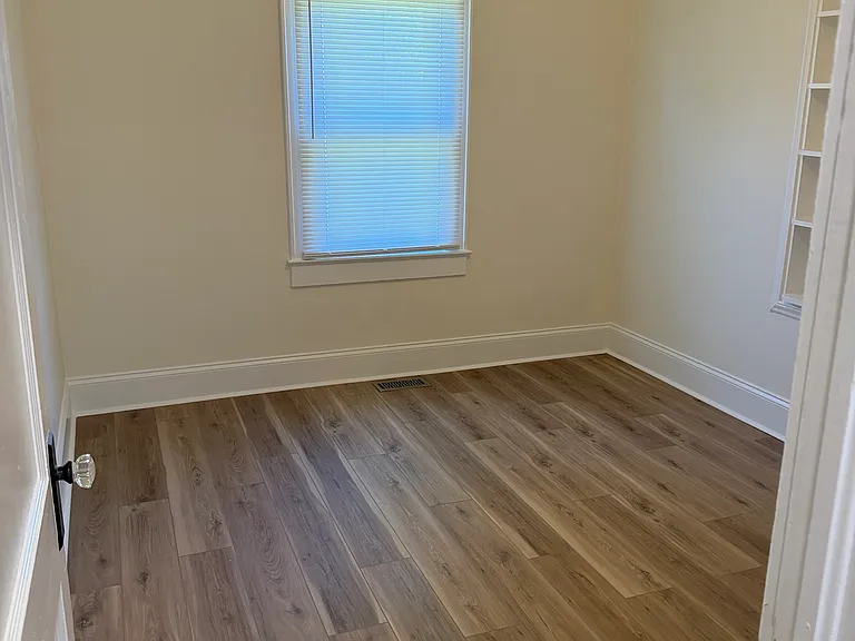 823 Bristol Dr — Photo 7