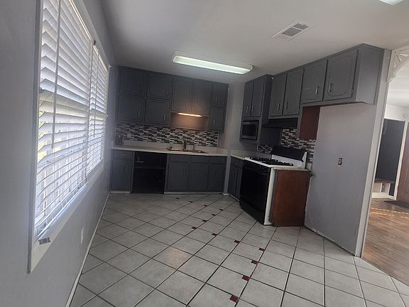 4th image of 4540 Karla Cir