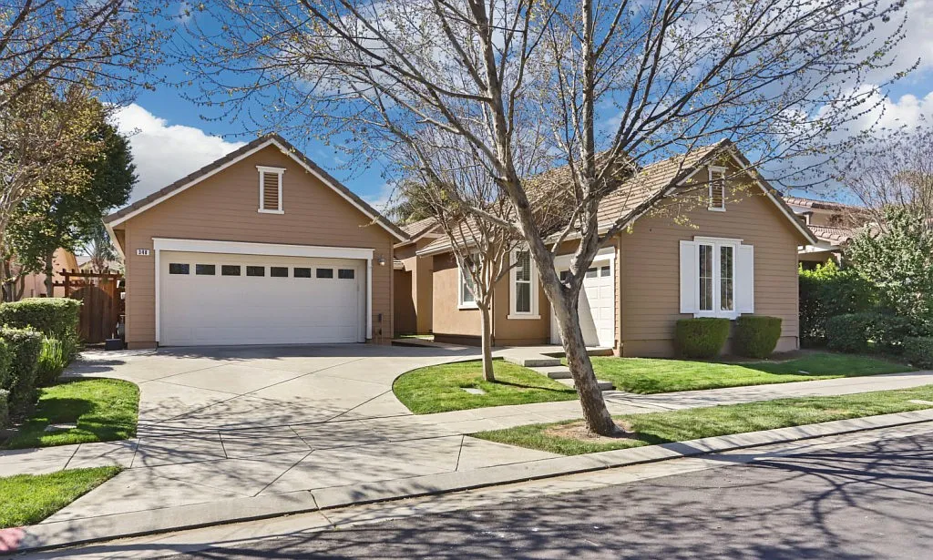 348 E Heritage Dr photo 1