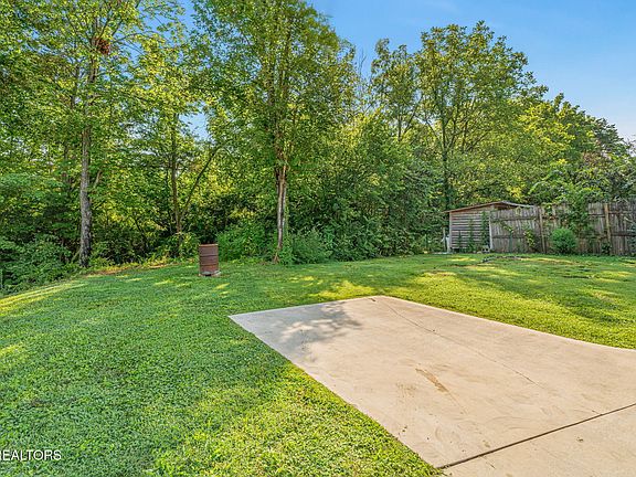 5th image of 716 E Beaver Creek Dr