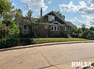 400 Thorwaldsen Pl, Clinton, IA 52732