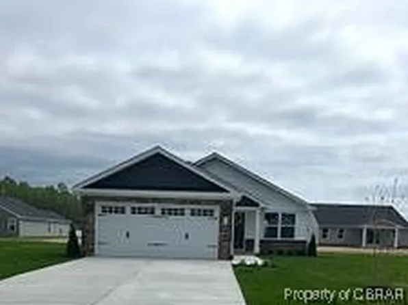 84 Pleasants Ln, Kilmarnock, VA 22482