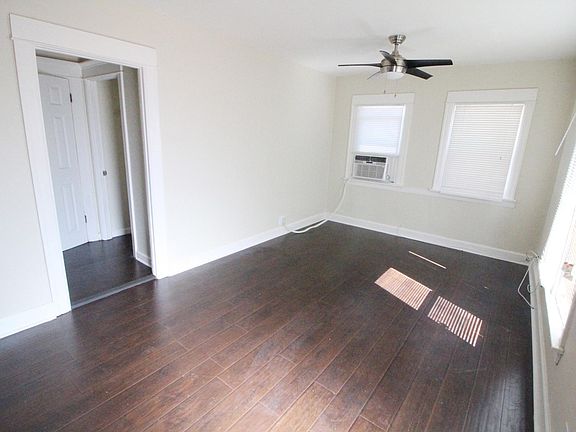 3rd image of 2922 Future St