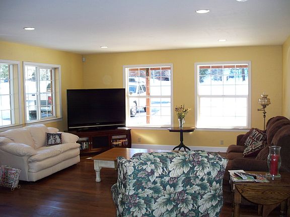 3rd image of 42390 Evergreen Dr