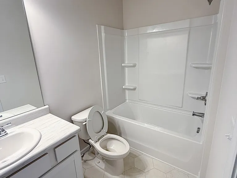 1013 Stiles Ct — Photo 12