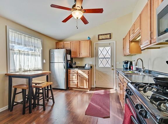 4th image of 1006 Adams Ct