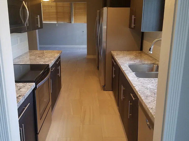 1107 E Broadmor Dr — Photo 5