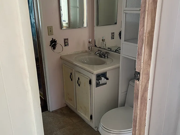 121 Blake Rd — Photo 4