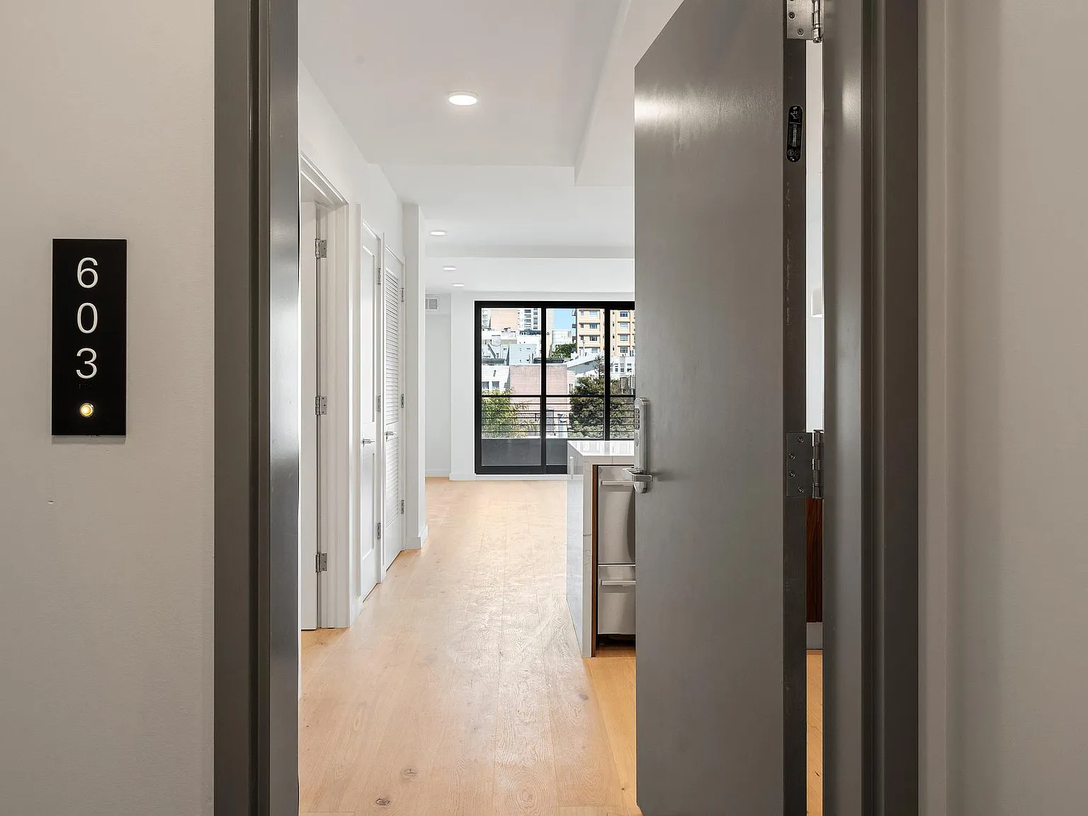 2 bed, 856 sqft, $6,850 — Photo 2