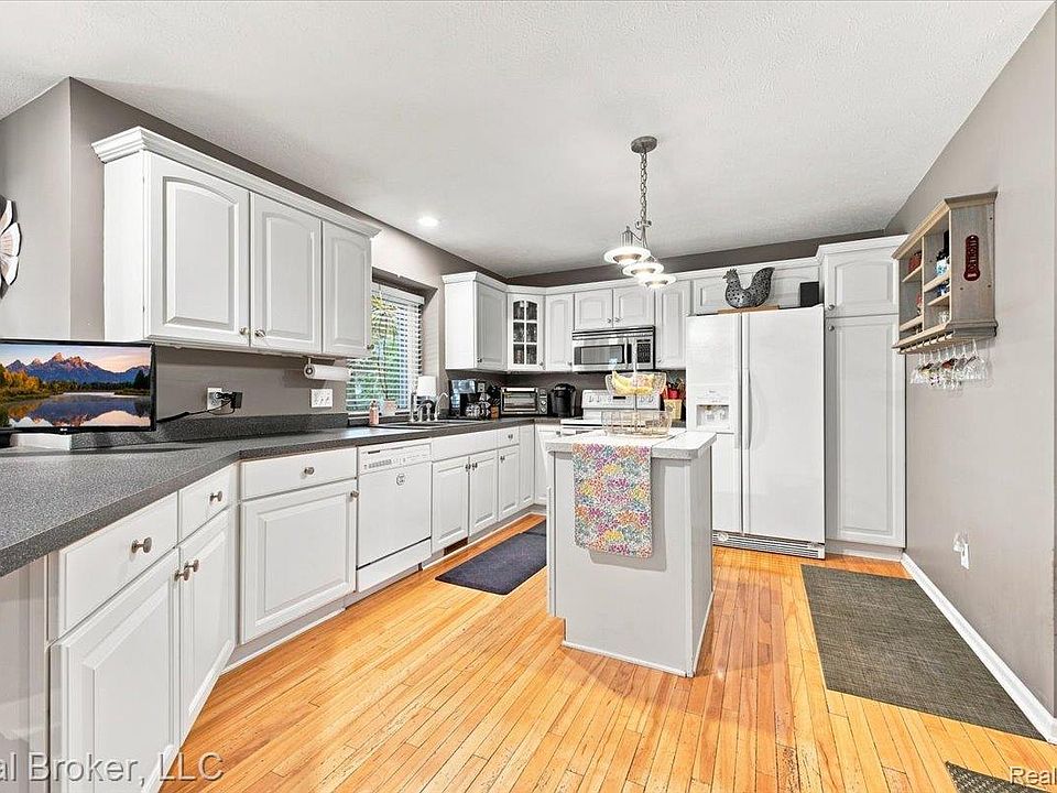 8184 Baypointe Dr, photo 15