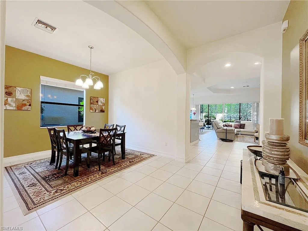 3 bed, 2.0 bath, 2045 sqft, $3,900 — Photo 3