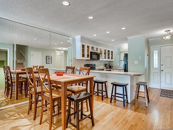 2nd image of 526 Catspaw Ln