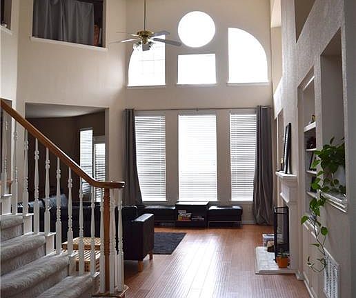 3rd image of 9724 Capilano Dr