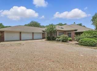 114 Iriquois Dr, Lake Kiowa, TX 76240