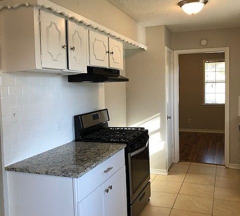 2nd image of 901 Downing St