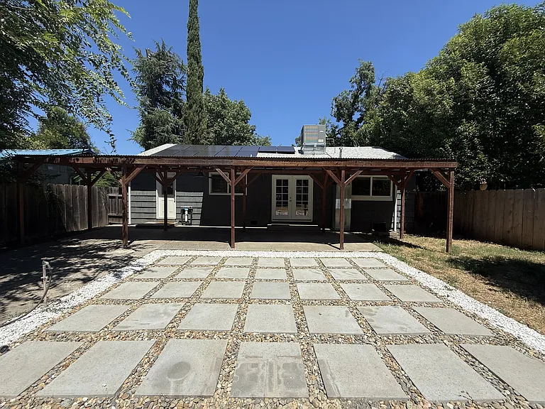 1925 Palm Ave — Photo 11