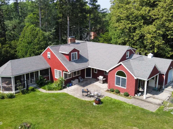 14 The Crossways, Troy, NY 12180