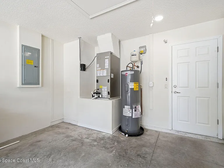 3009 Elizabeth St — Photo 23