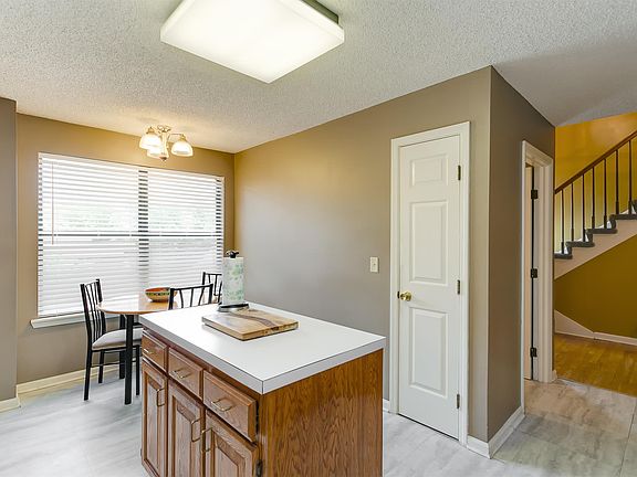 4th image of 2517 Somerset Dr