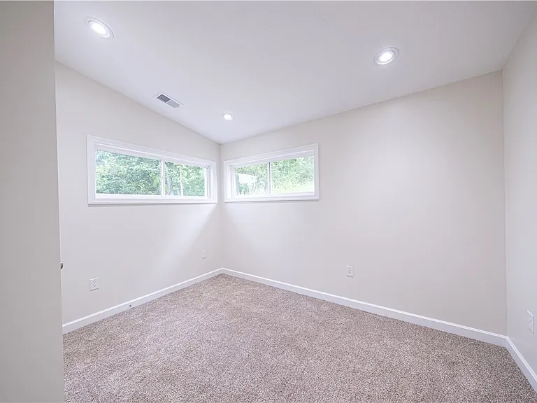 1165 Kings Ln — Photo 23
