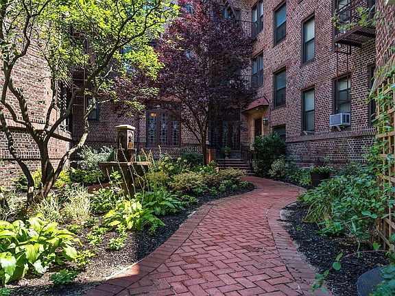 2nd image of 12 Hempstead Ave APT 2O