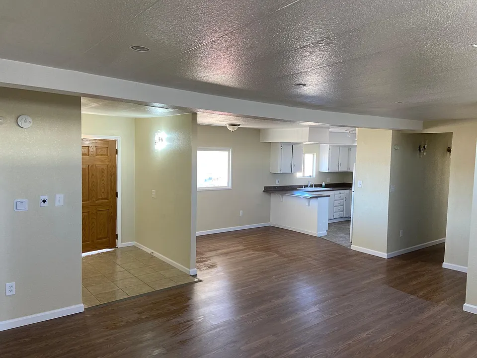 1554 N Guam St #11