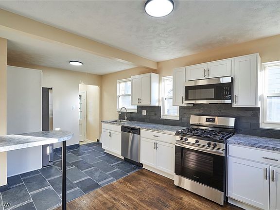 5th image of 805 E 258th St