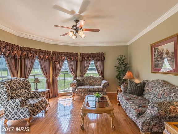 Light and bright living room!
