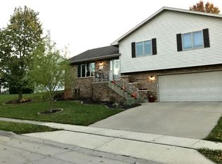 4717 Camelot Dr, Dubuque, IA 52002