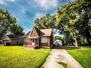 2310 E 5th St, Washington, MO 63090