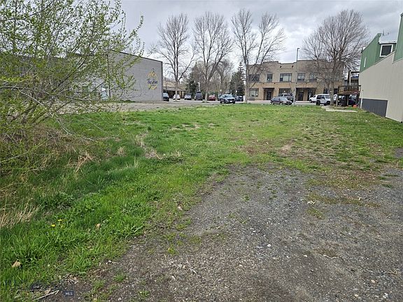 5th image of 118 Main St